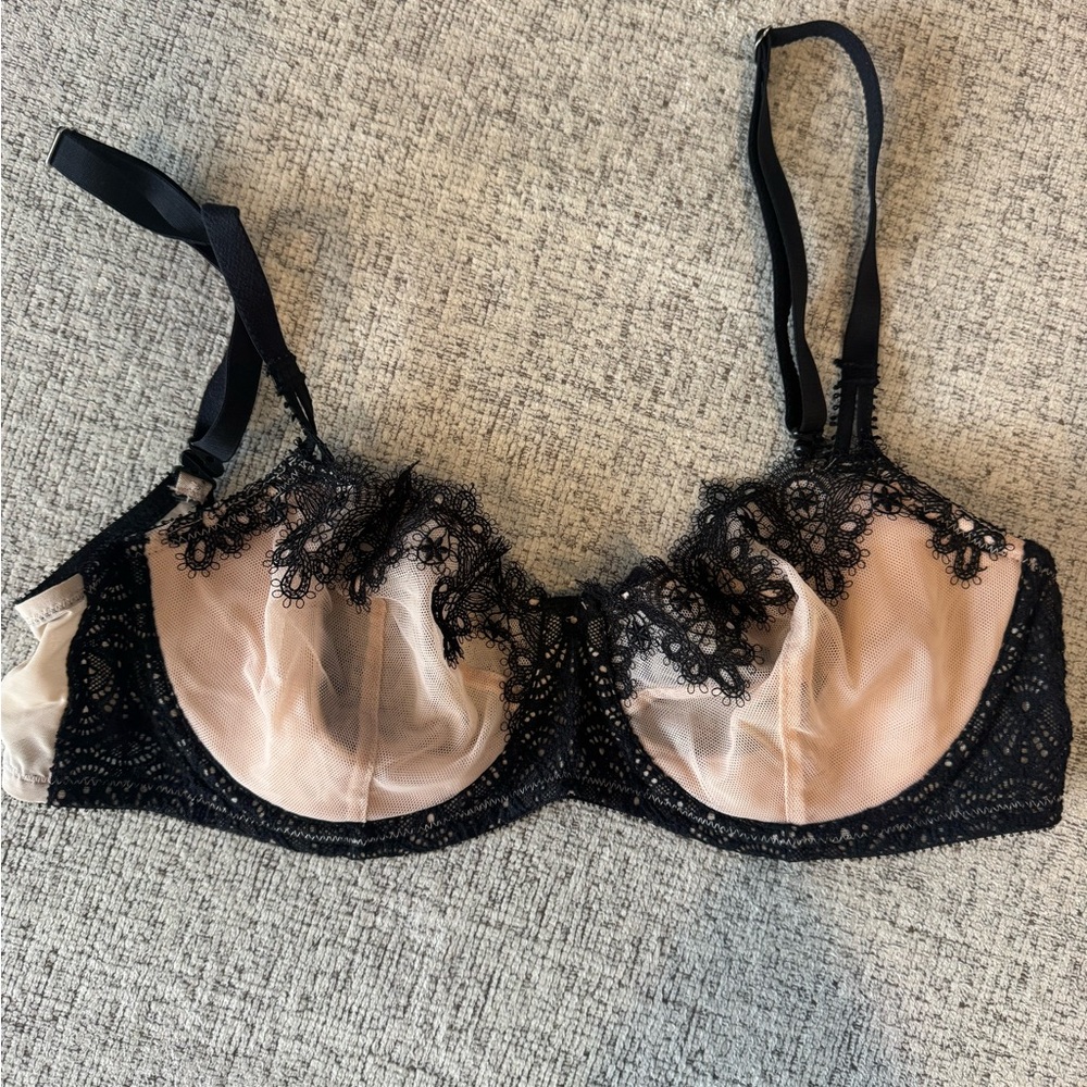 Victoria's Secret Black and Cream Lace Bra